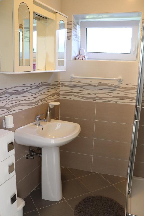 An Amazing Studio Apartment Premantura Luaran gambar